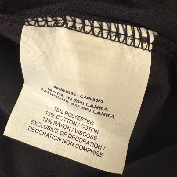 Like New Nike Cropped Black 'Just Do It' Workout T-Shirt - Picture 2 of 3